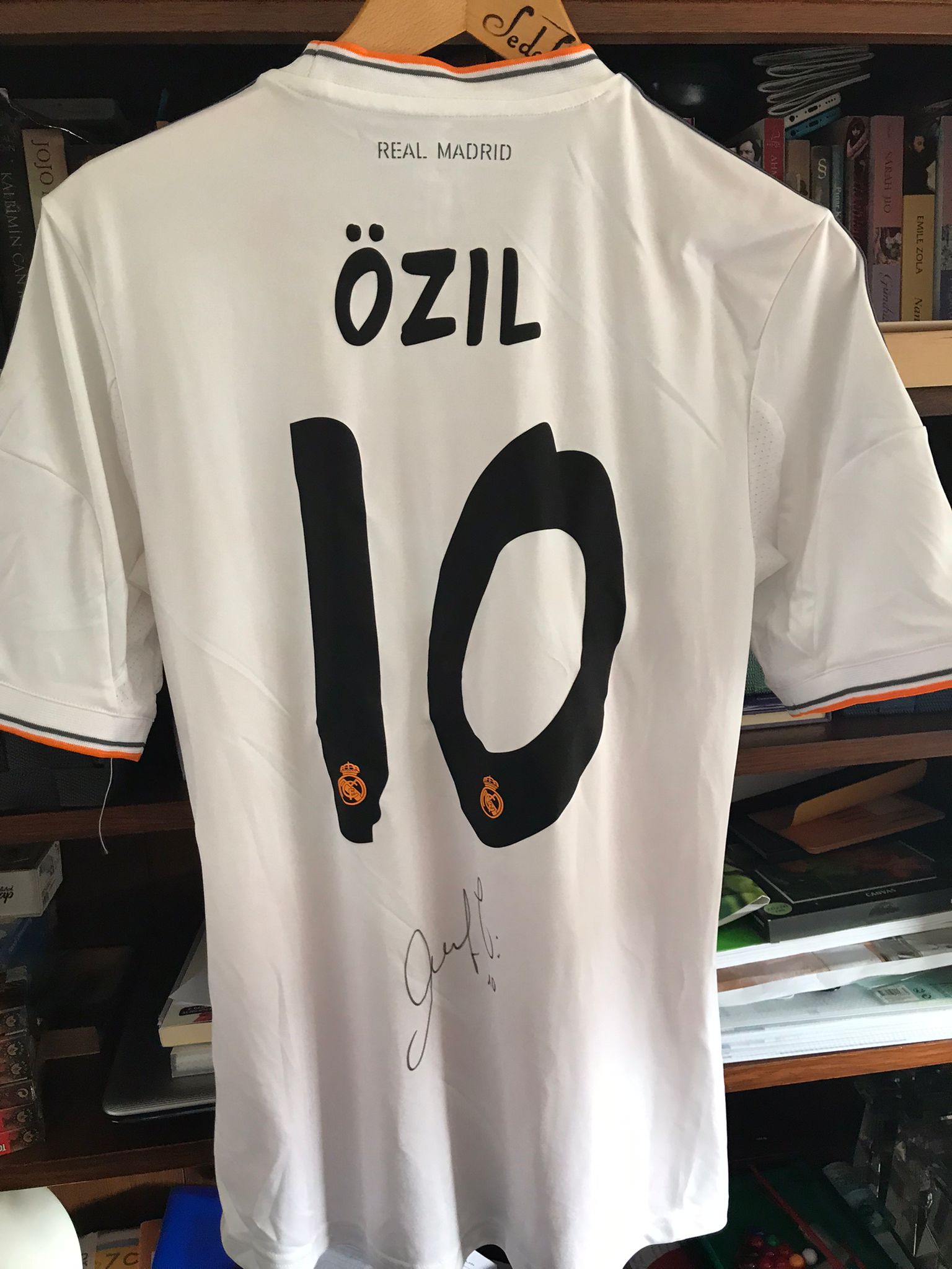 Gedragen en gesigneerd wedstrijdshirt Mesut Özil